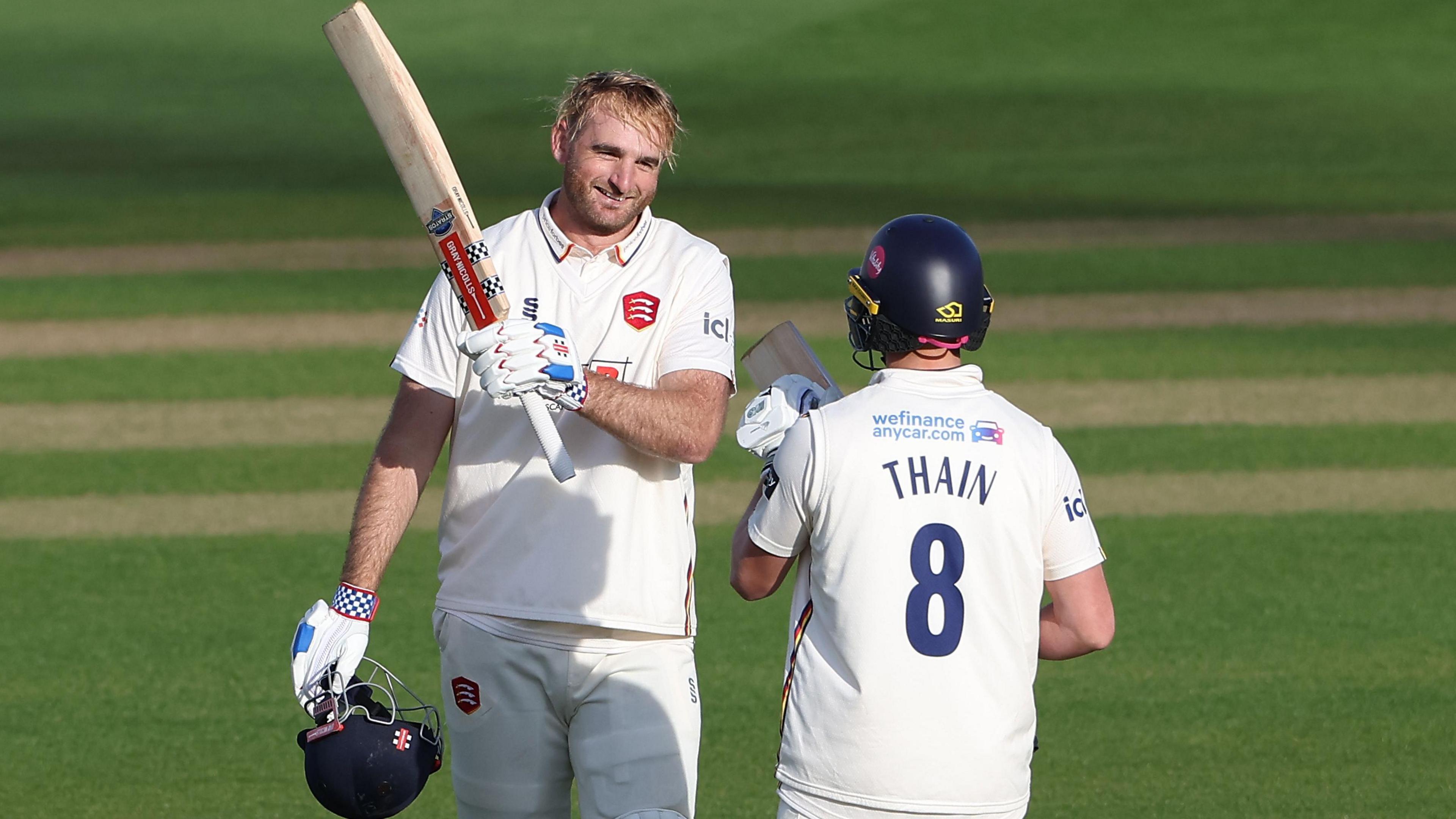 Paul Walter's Century Leads Essex to Dominance against Worcestershire