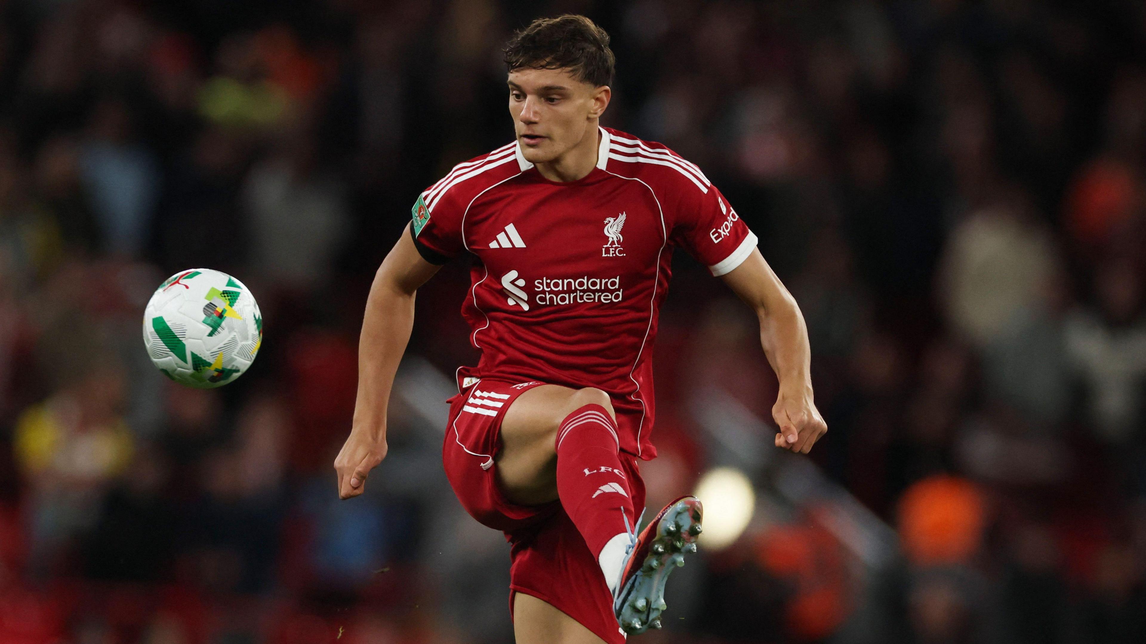 Liverpool's Rising Star Giovanni Leoni Sidelined by Devastating ACL Injury on Debut