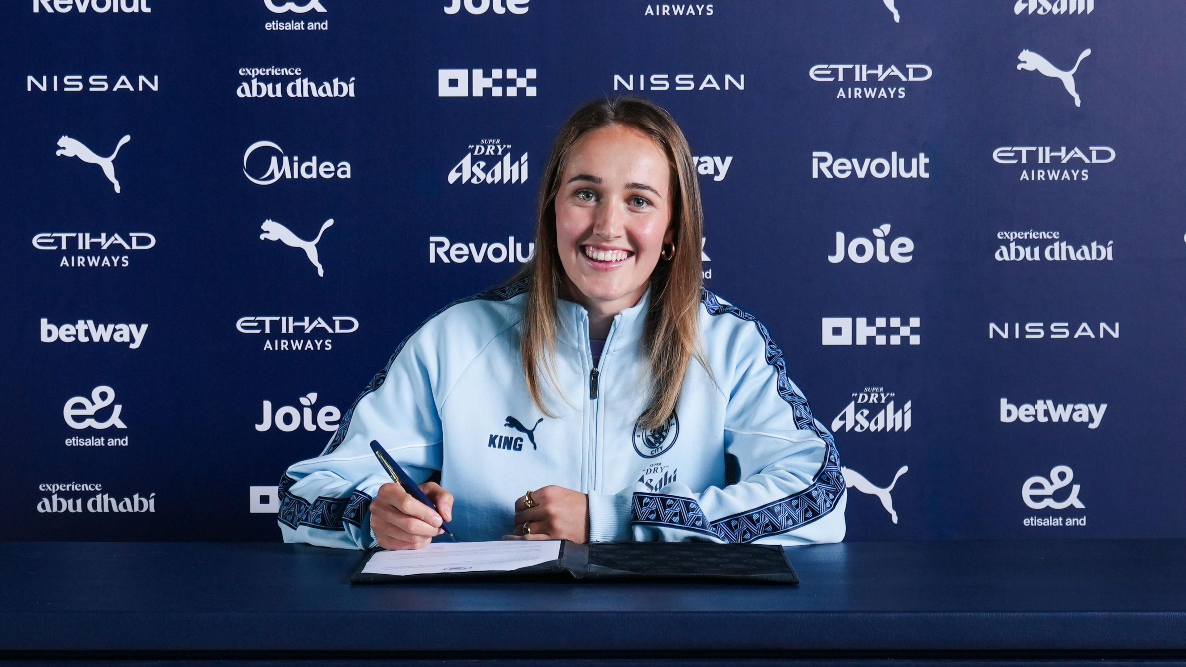 Manchester City Bolsters Squad with German Midfielder Sydney Lohmann