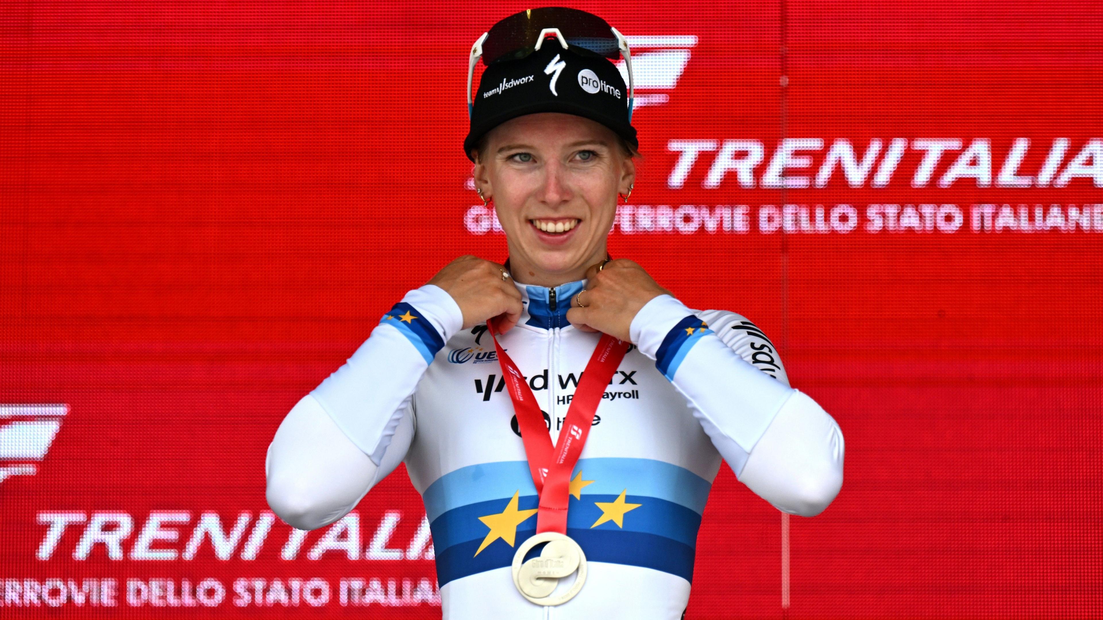 Lorena Wiebes Triumphs in Stage Three of Women's Giro d'Italia: A Spectacle of Speed and Strategy