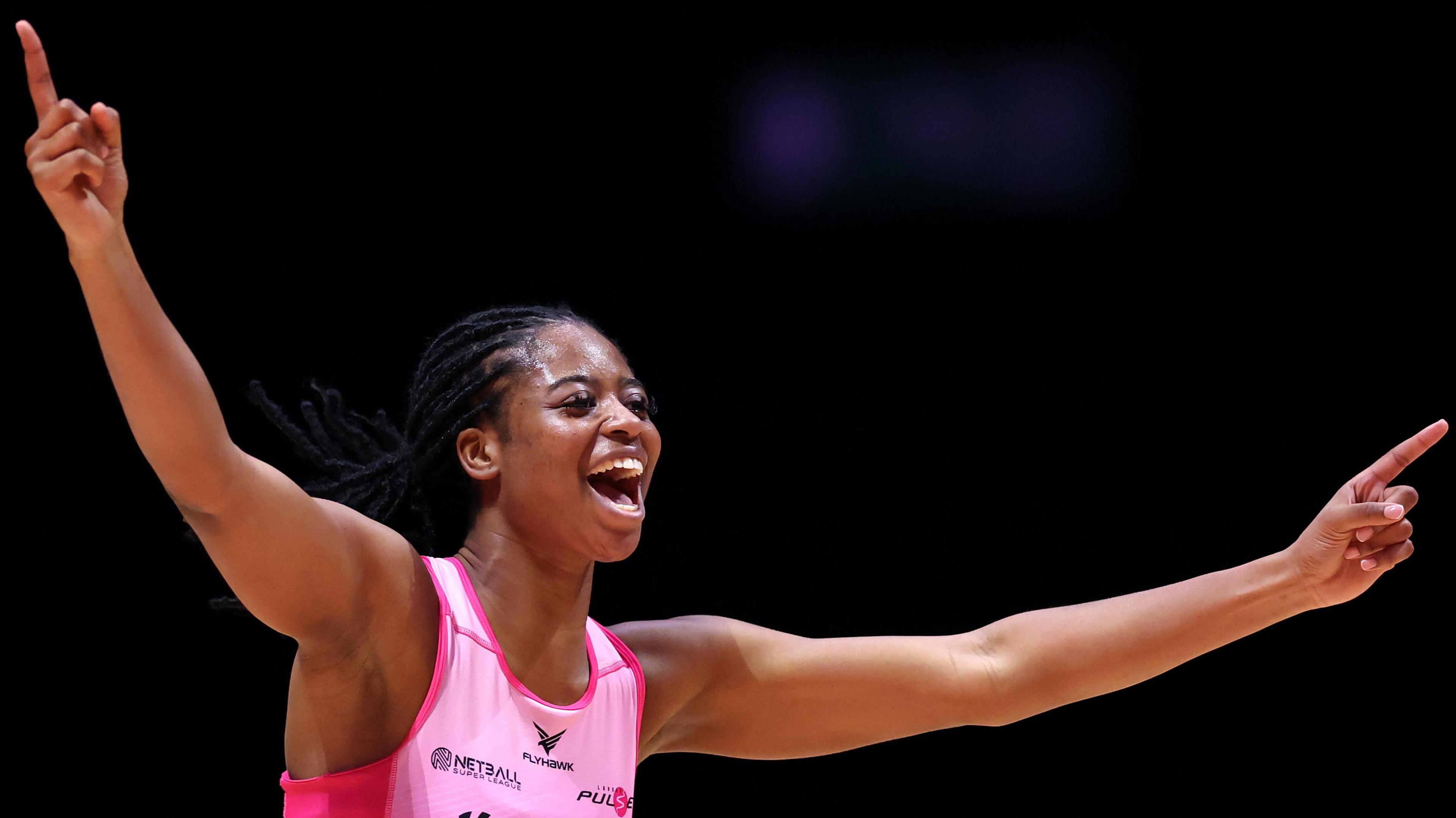 London Pulse Dominates Manchester Thunder to Claim Top Spot in Netball Super League
