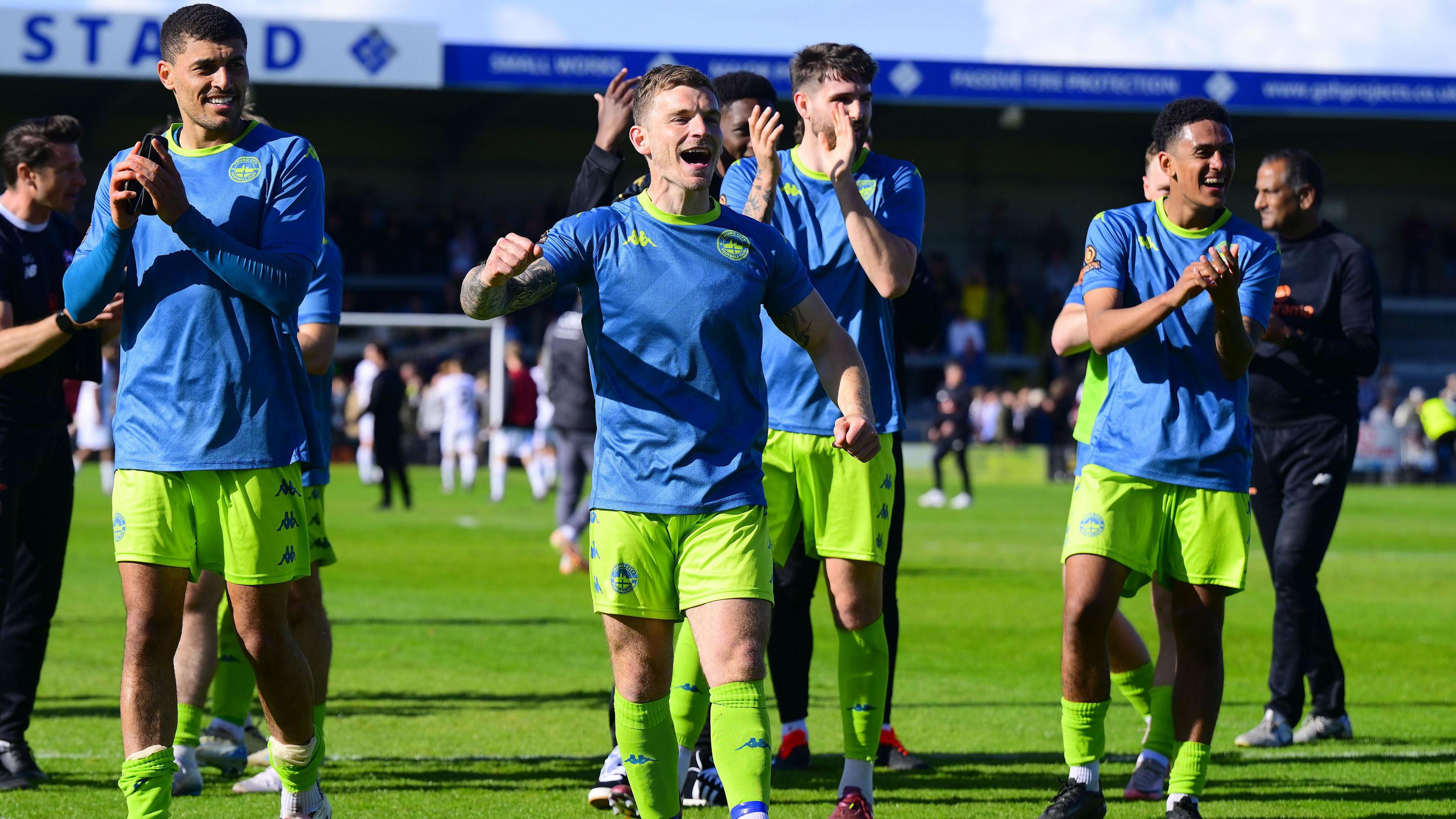 The Ultimate Showdown: Six Teams Vie for National League South Title on Final Day