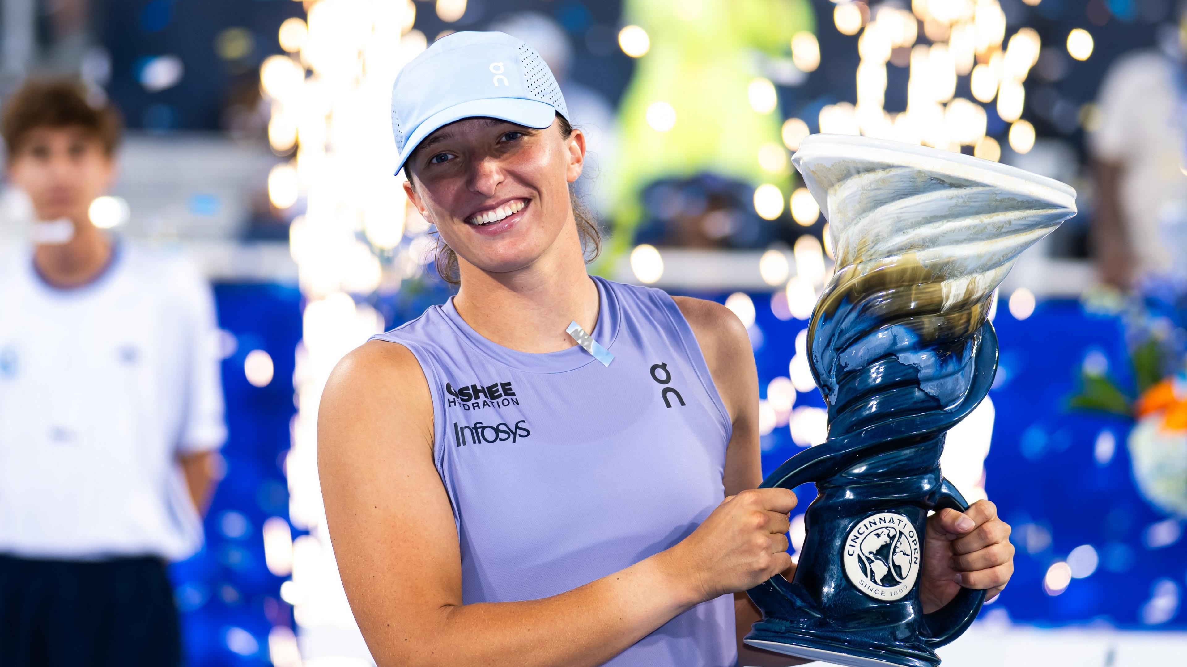 Iga Swiatek Claims Maiden Cincinnati Title with Commanding Victory Over Paolini, Eyes US Open Glory