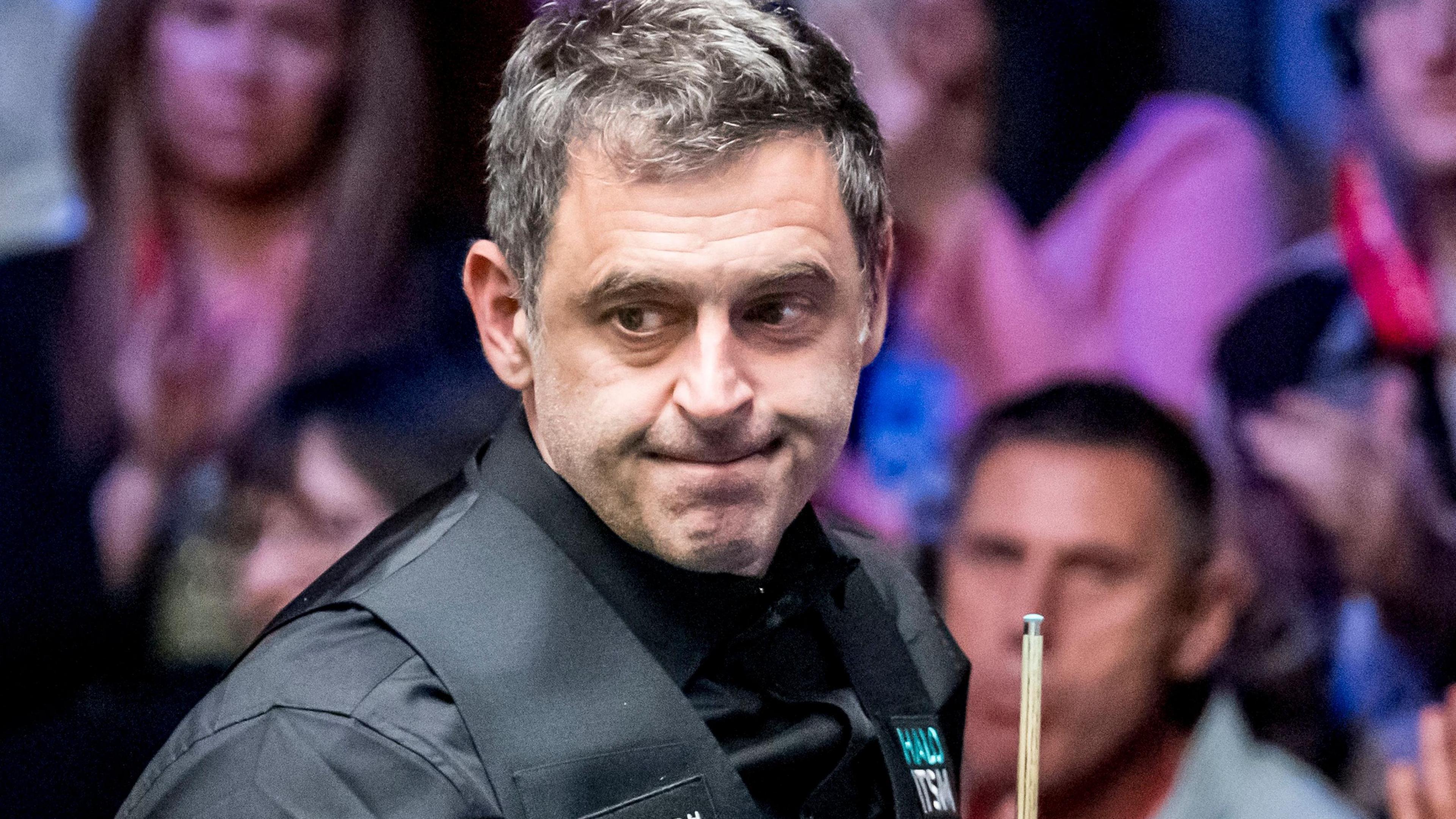 Ronnie O'Sullivan Advances to Quarter-Finals Despite Self-Critique at 2025 World Snooker Championship