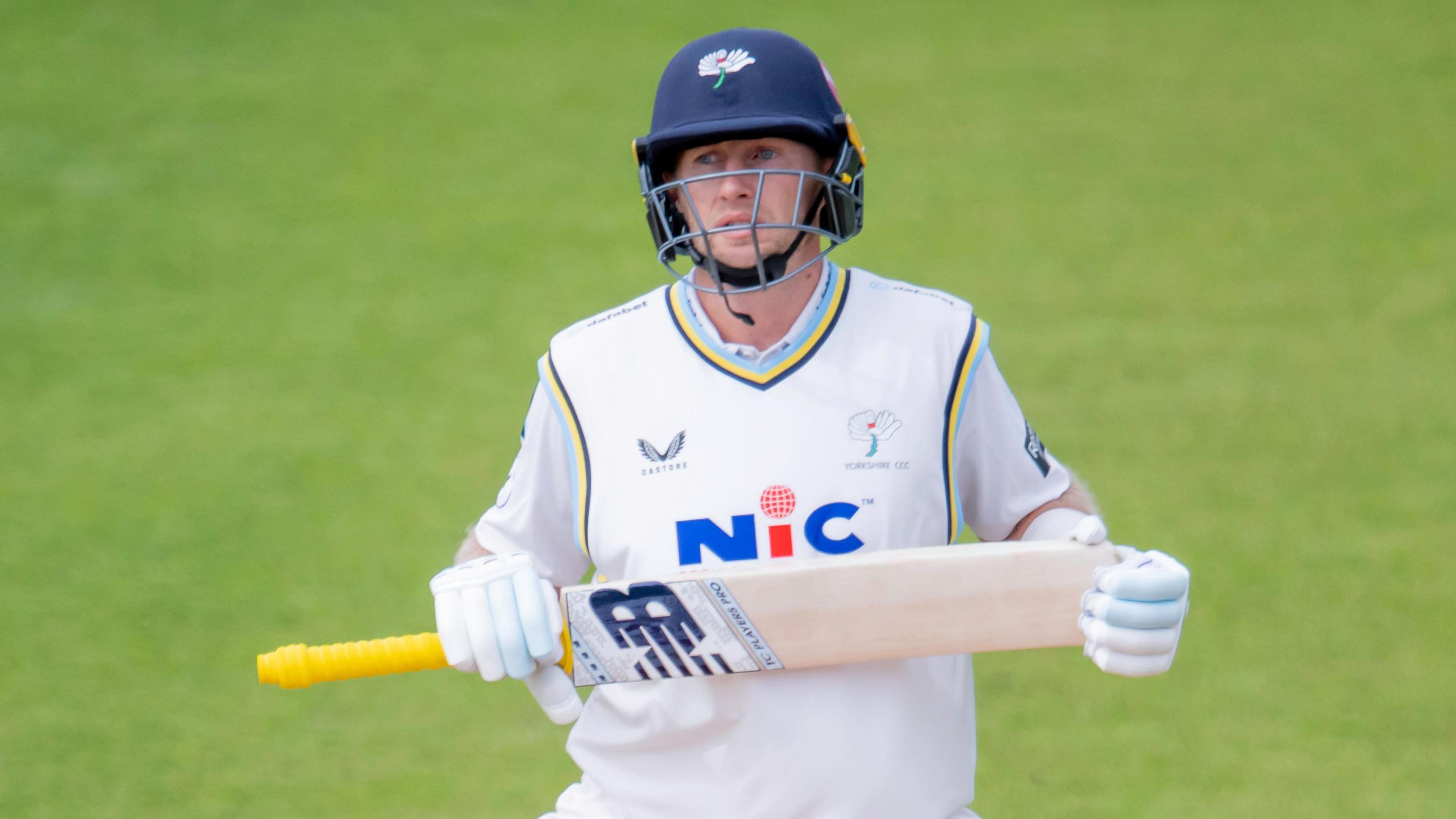 Yorkshire vs Warwickshire: A Thrilling Opening Day at Headingley
