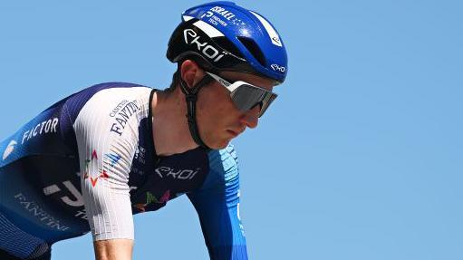 Stevie Williams Withdraws from Tour de France and British Nationals Due to Knee Injury