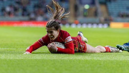 Claudia Pena Renews Contract with Harlequins: A Rising Star in Women's Rugby