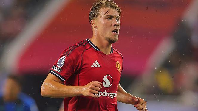 AC Milan Eyes Manchester United's Rasmus Hojlund: A Strategic Move in Football Transfers