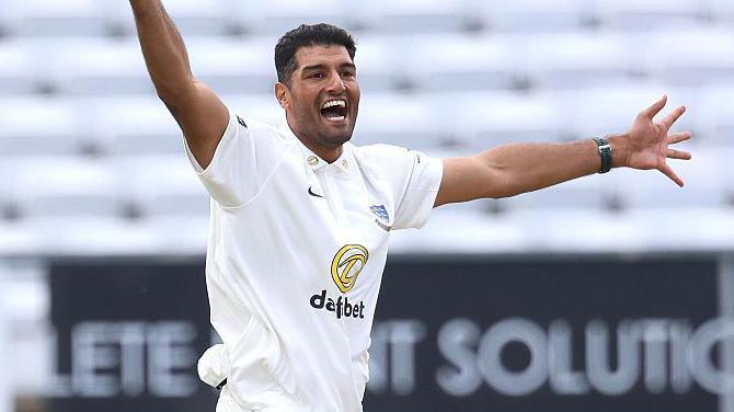 Sussex Gains Slight Edge Over Durham in Weather-Affected Championship Clash