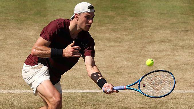 Jack Draper Triumphs Over Alexei Popyrin in Thrilling Queen's Club Clash
