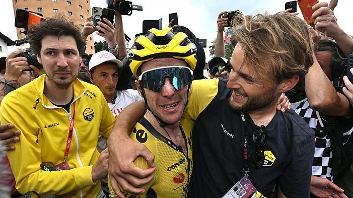 Simon Yates Secures Giro d'Italia Victory with a Stunning Penultimate Stage Performance
