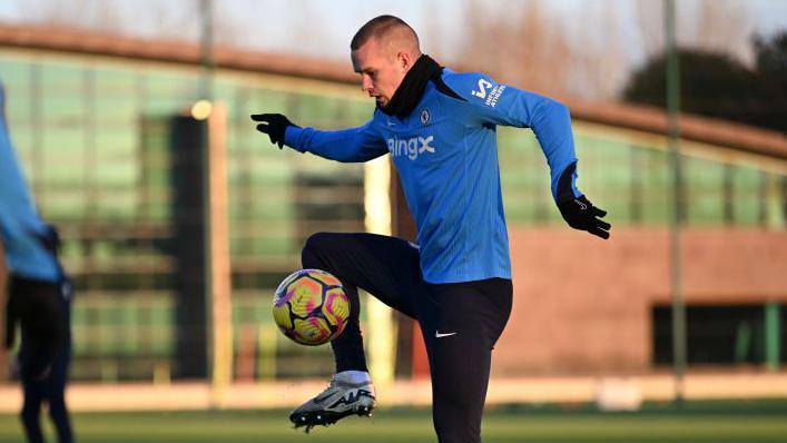 Enzo Maresca's Silence on Mykhailo Mudryk's Doping Charge: Chelsea's Support Amidst Uncertainty