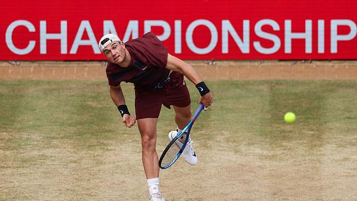 Thrilling Queen's Club Semi-Final: Lehecka Defeats Draper in a Nail-Biting Match