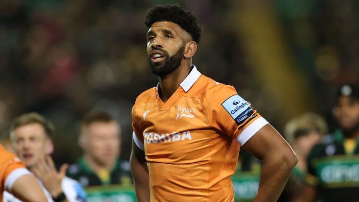 Hyron Andrews Commits Future to Sale Sharks with New One-Year Extension