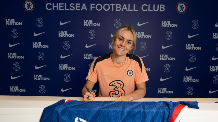 Chelsea Secures Australian Star Ellie Carpenter in a Major Transfer Move