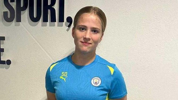 16-Year-Old NI Goalkeeper Abbie Smith Fulfills Dream with Manchester City Move