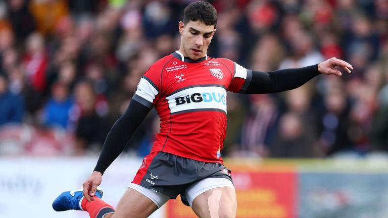 Bath Secures Star Full-Back Santi Carreras from Gloucester for 2024 Season