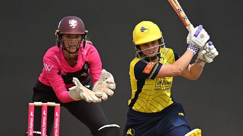 Thrilling Women's T20 Blast: Kemp's Heroics and Surrey's Nail-Biting Tie