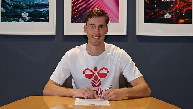Sunderland Bolsters Squad with Dutch Goalkeeper Robin Roefs from NEC Nijmegen