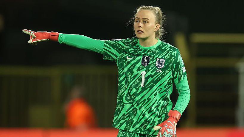 Hampton Edges Out Earps in England Goalkeeper Showdown for 2025 Women's Euros