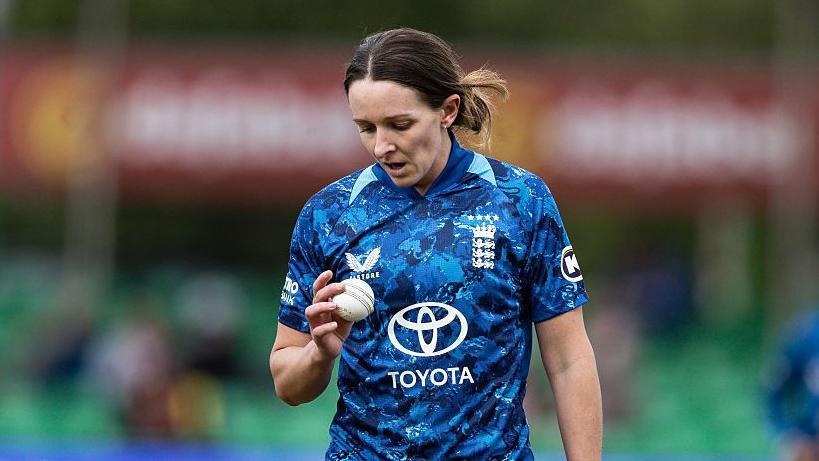 England's Strategic Squad Selection for the Women's World Cup: Cross Out, Wyatt-Hodge and Glenn In