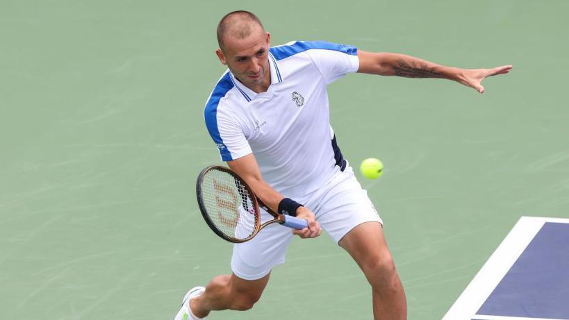 Dan Evans Falls Short in Dubai: A Tough First-Round Defeat Against Khachanov