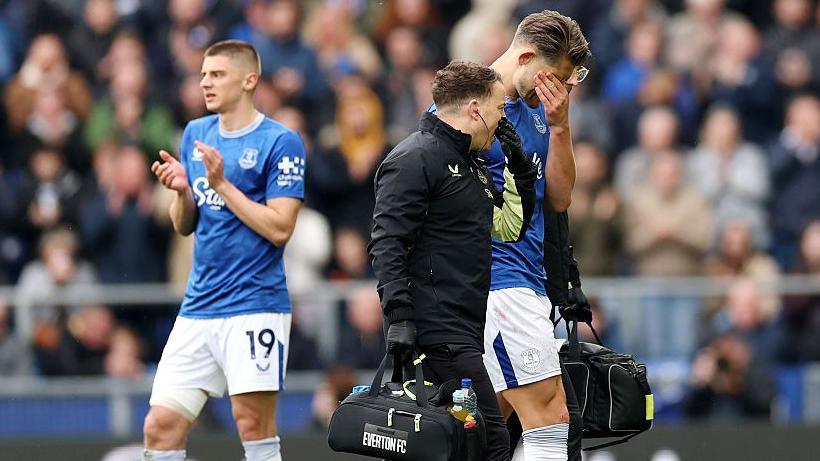 Everton's James Tarkowski Faces Season-Ending Hamstring Surgery