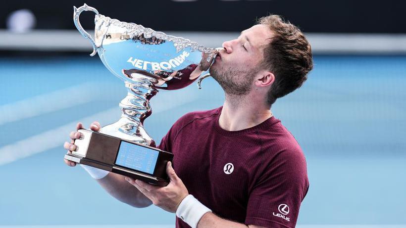 Hewett Secures Historic 10th Grand Slam Singles Title at Australian Open