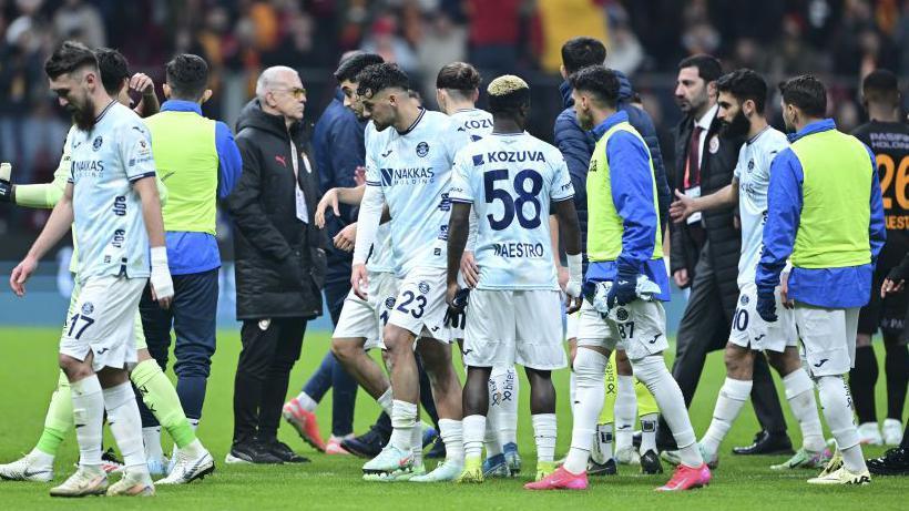 Controversy Strikes Turkish Super Lig: Adana Demirspor Walks Off in Penalty Protest