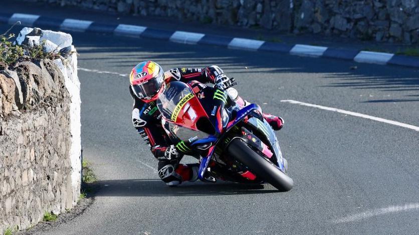Davey Todd Dominates Southern 100 with Record-Breaking Performances