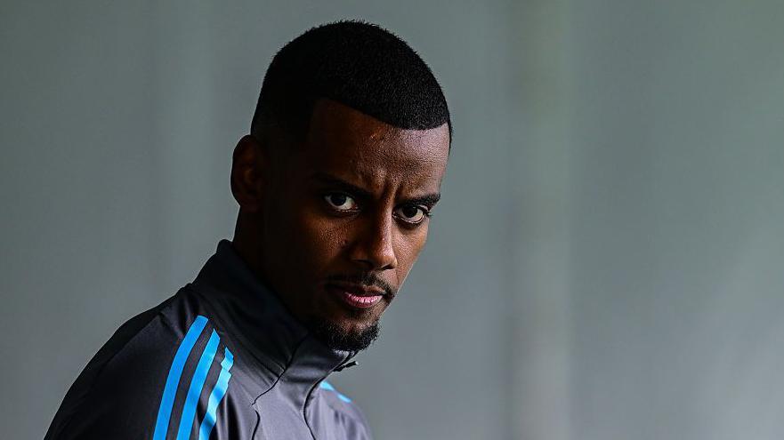 The Future of Alexander Isak: Liverpool and Newcastle's Striker Saga