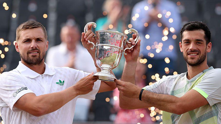 Historic Victory: Glasspool and Cash Triumph at Queen's Doubles Championship