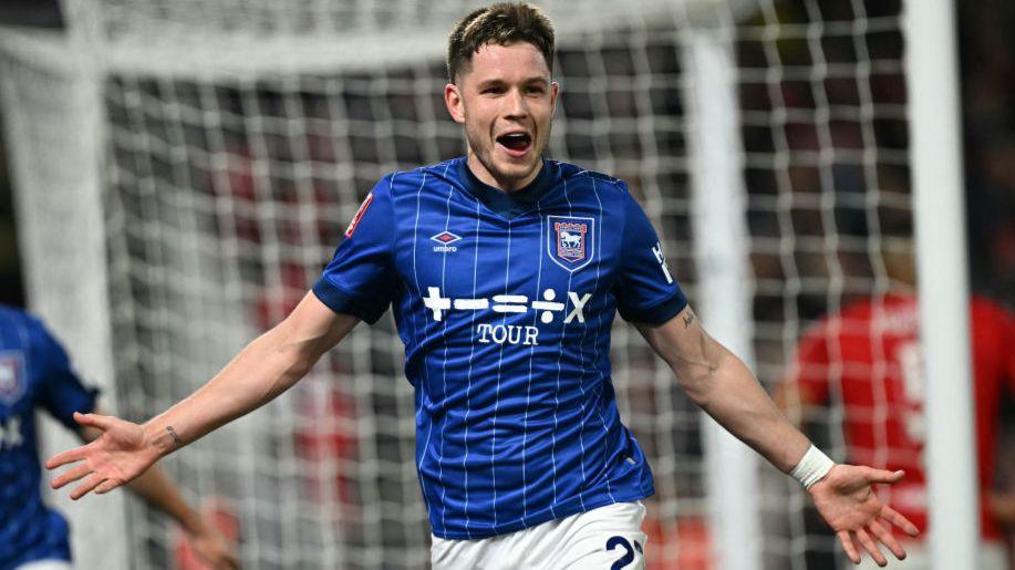 George Hirst Commits to Ipswich Town with New Four-Year Contract