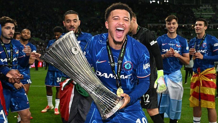Transfer Saga Unfolds: Roma’s Bold Move for Manchester United Exile Jadon Sancho