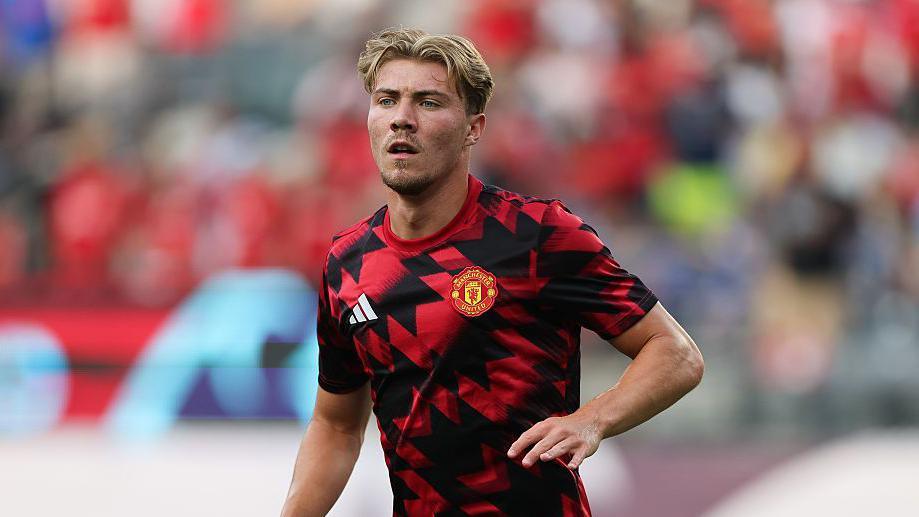 Manchester United's Strategic Move: Evaluating Hojlund's Future Amidst Sesko Transfer Rumors