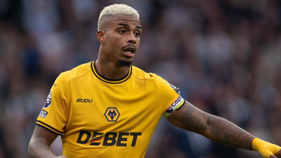 Galatasaray Initiates Talks for Mario Lemina's Transfer from Wolves