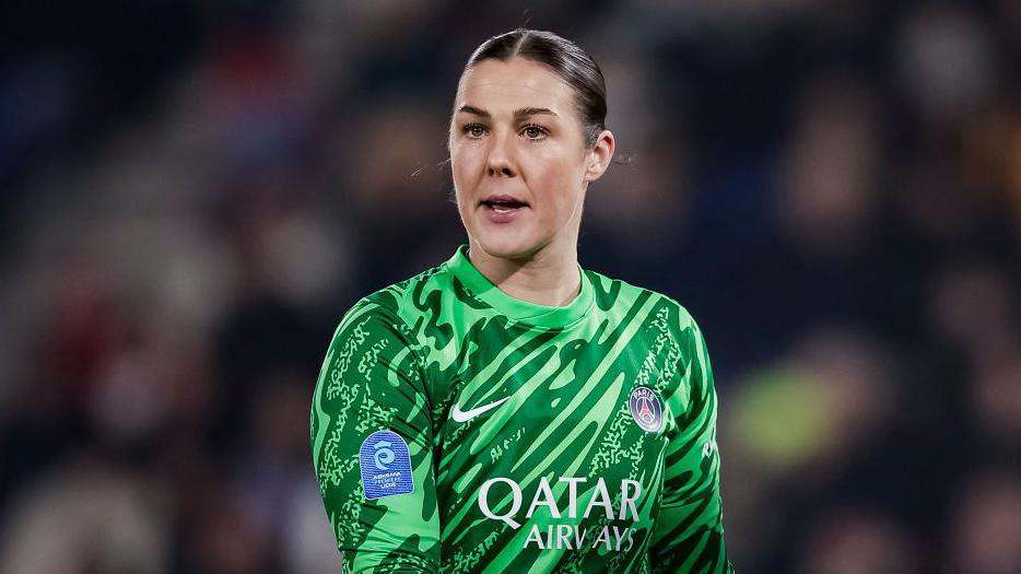 Mary Earps: The Silent Craft of Champions in PSG's Shadows