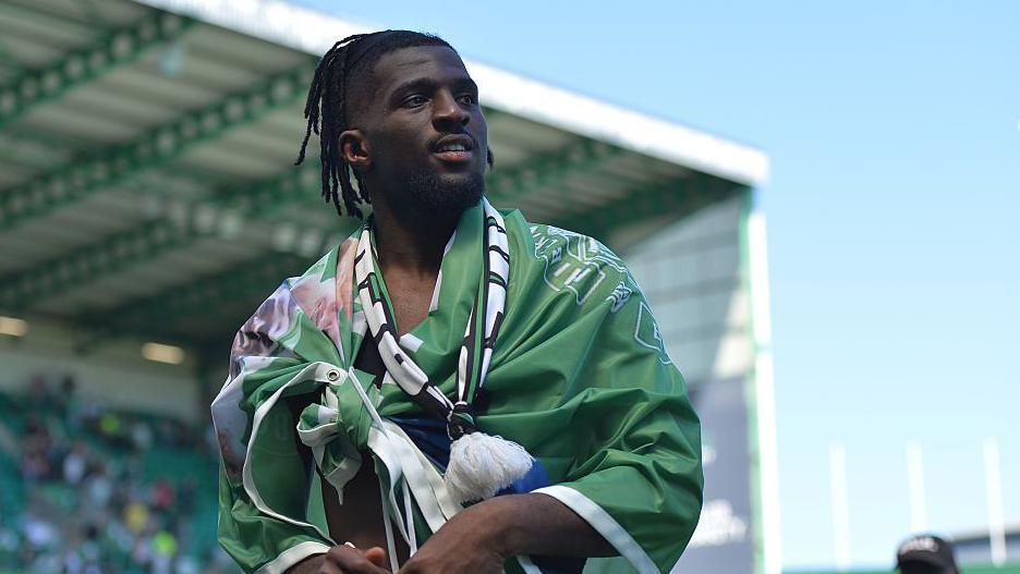Rocky Bushiri Commits to Hibernian Until 2028: A Leader On and Off the Pitch