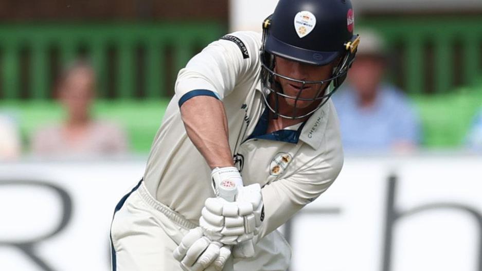 Derbyshire's Resilient Batting Display Secures Vital Draw Against Northamptonshire in County Championship Clash