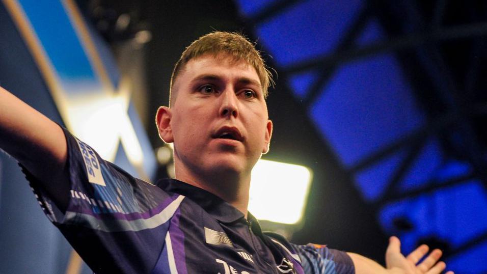 Bradley Brooks Triumphs in Leicester to Secure Spot in World Darts Championship