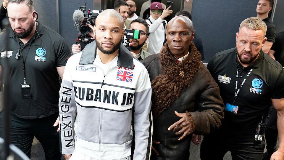Eubank Sr's Surprising Appearance at Son's Boxing Battle
