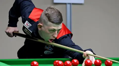 Global Supporters Rally Behind Disabled Snooker Champion Ahead of World Championship