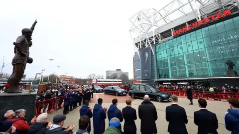 The Legacy of a Football Legend: Denis Law’s Emotional Farewell at Old Trafford